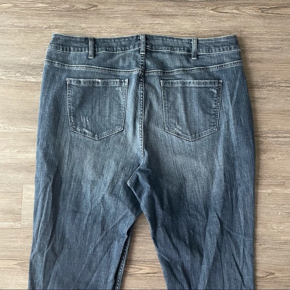 LANE BRYANT DISTRESSED STRAIGHT LEG RAW HEM JEANS - Picture 4 of 8